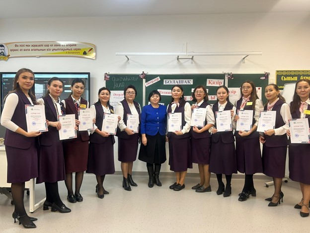 2025 жылғы 3 желтоқсанда мектептебімізде қазақ тілі мен әдебиеті пәні мұғалімдеріне арналған Ақтөбе облыстық әдістемелік орталығының ұйымдастыруымен  «Оқу сауаттылығын дамытуға арналған платформалар мен құралдарды тиімді қолдану»  тақырыбында облыстық семинар-практикум өткізілді